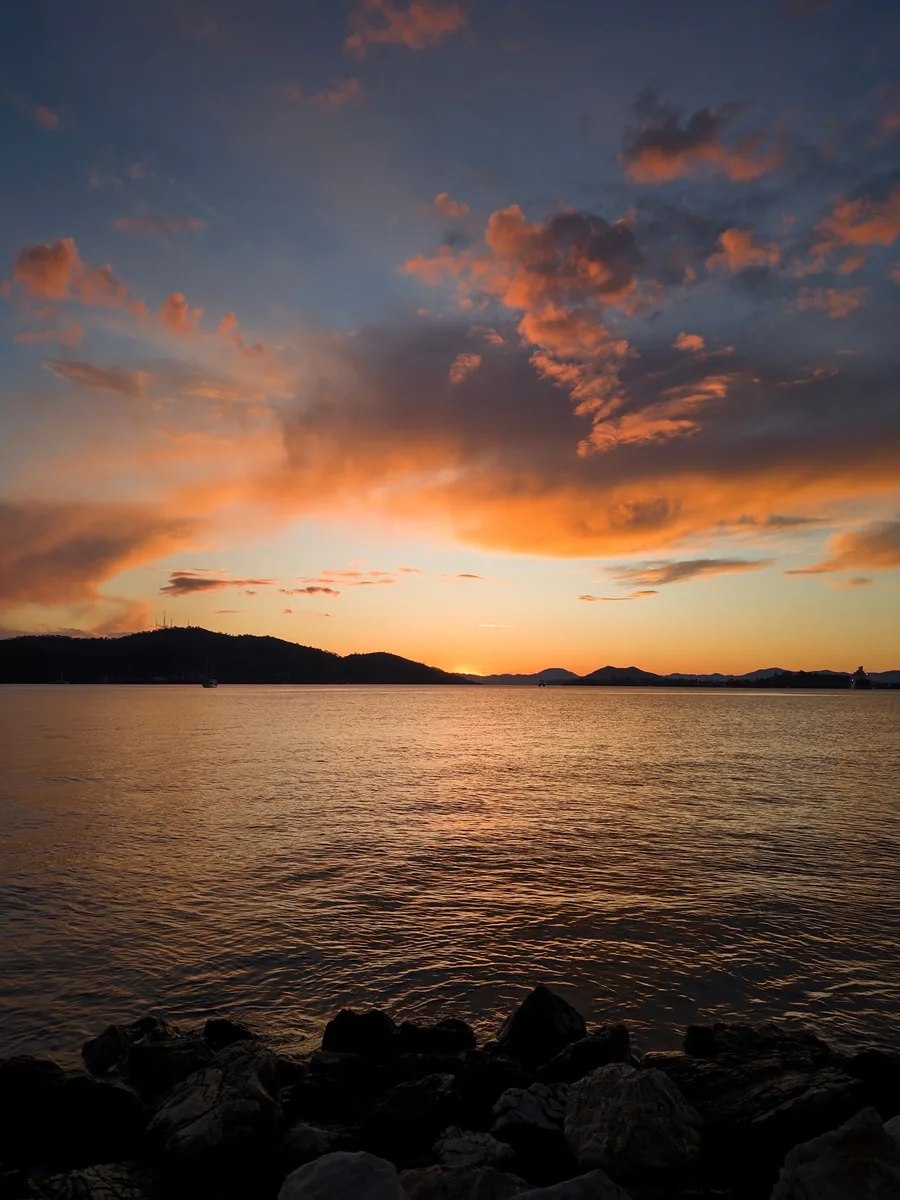 Fethiye Körfezi'nde ulaşım rotalarına eşlik eden gün batımı